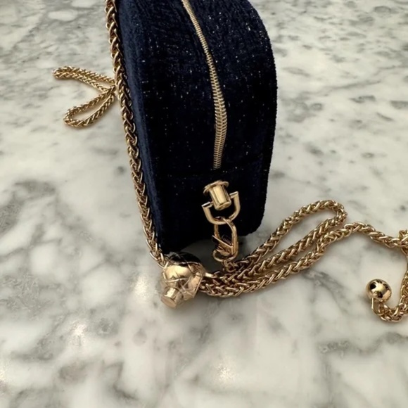 Gift Wrapped Chanel Holiday 2023 Beauty Cosmetic Bag Blue Navy - Picture 3 of 7